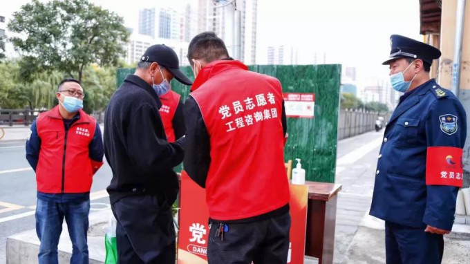 扎根一線戰(zhàn)疫情 志愿服務顯擔當