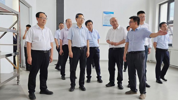 甘肅國投集團黨委書記、董事長成廣平一行到西部工程檢測研發(fā)基地調研