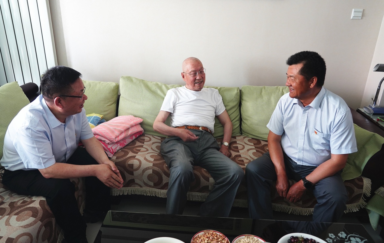 甘肅工程咨詢集團(tuán)黨委開展“七一”走訪慰問(wèn)活動(dòng)