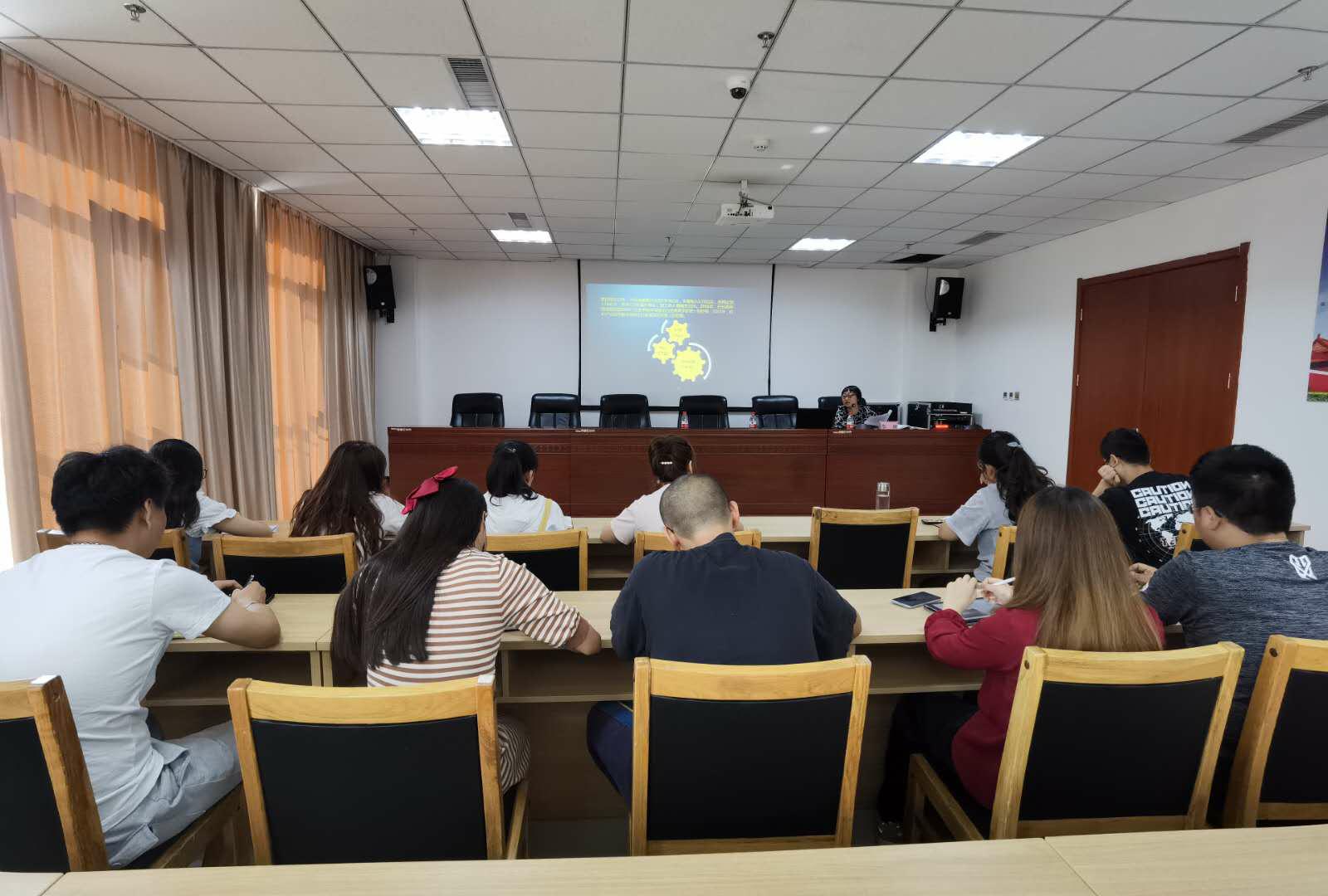 筑夢(mèng)未來(lái)  點(diǎn)亮希望<br/>——招標(biāo)咨詢(xún)集團(tuán)2020年新員工培訓(xùn)